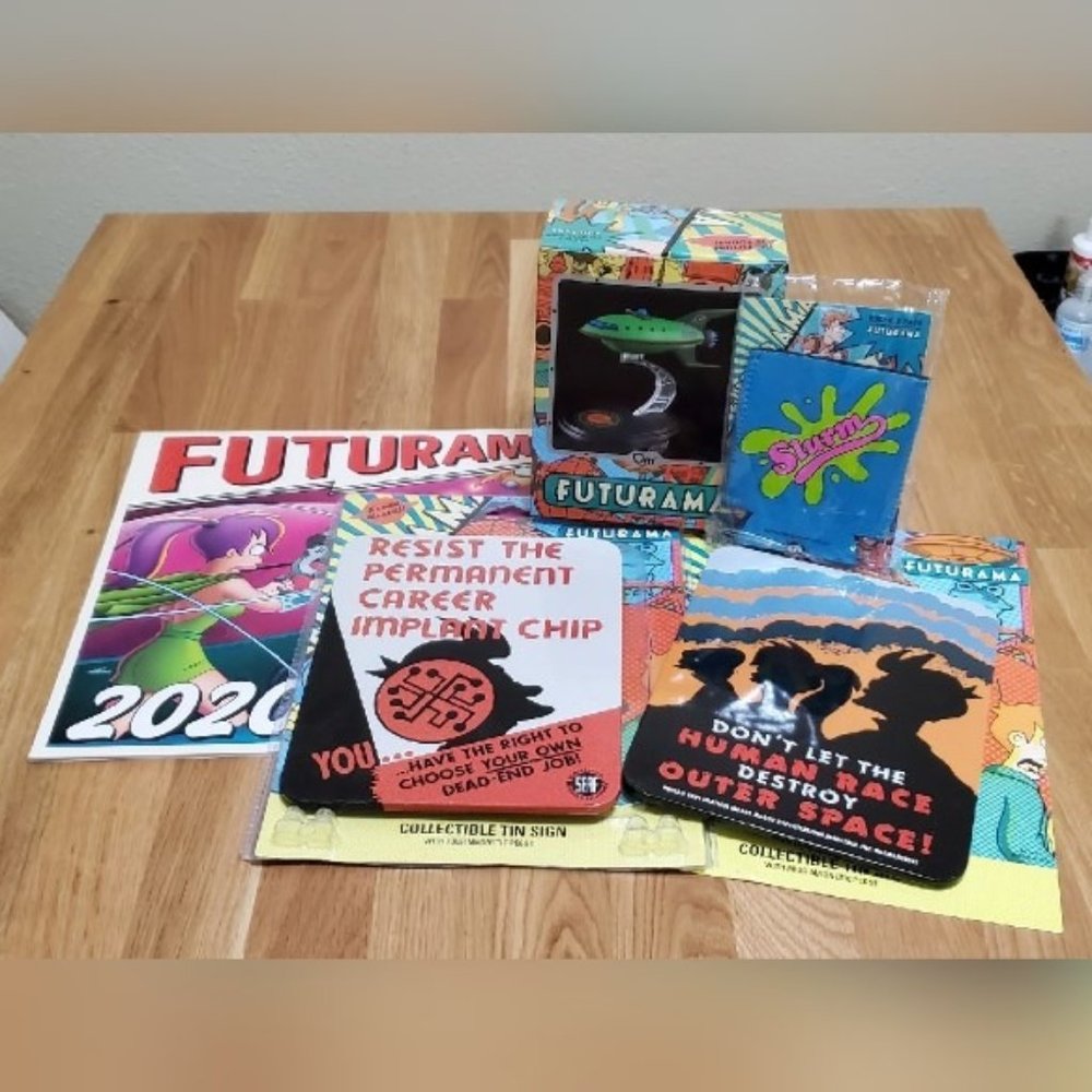 *SOLD* Futurama Items Bundle!